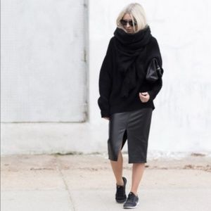 NWOT Aritzia Babaton Jax Skirt